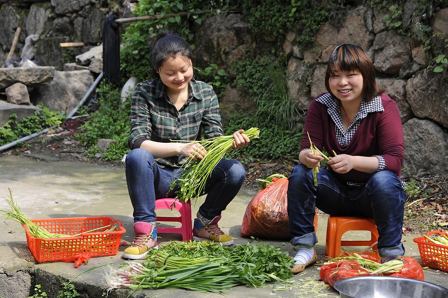Jiuhuajie Village - Market Women
