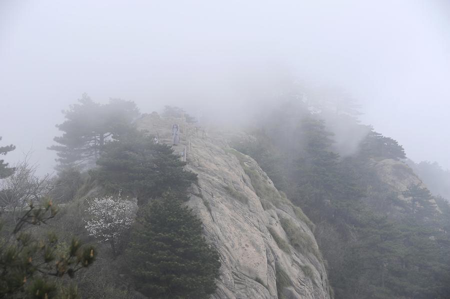 Mount Jiuhua - The Way Up