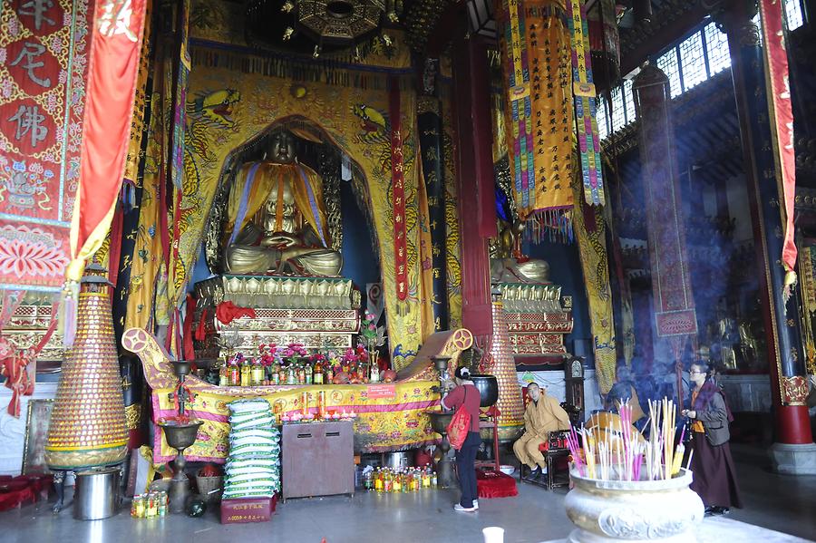 Mount Jiuhua - Tiantai Temple; Altar