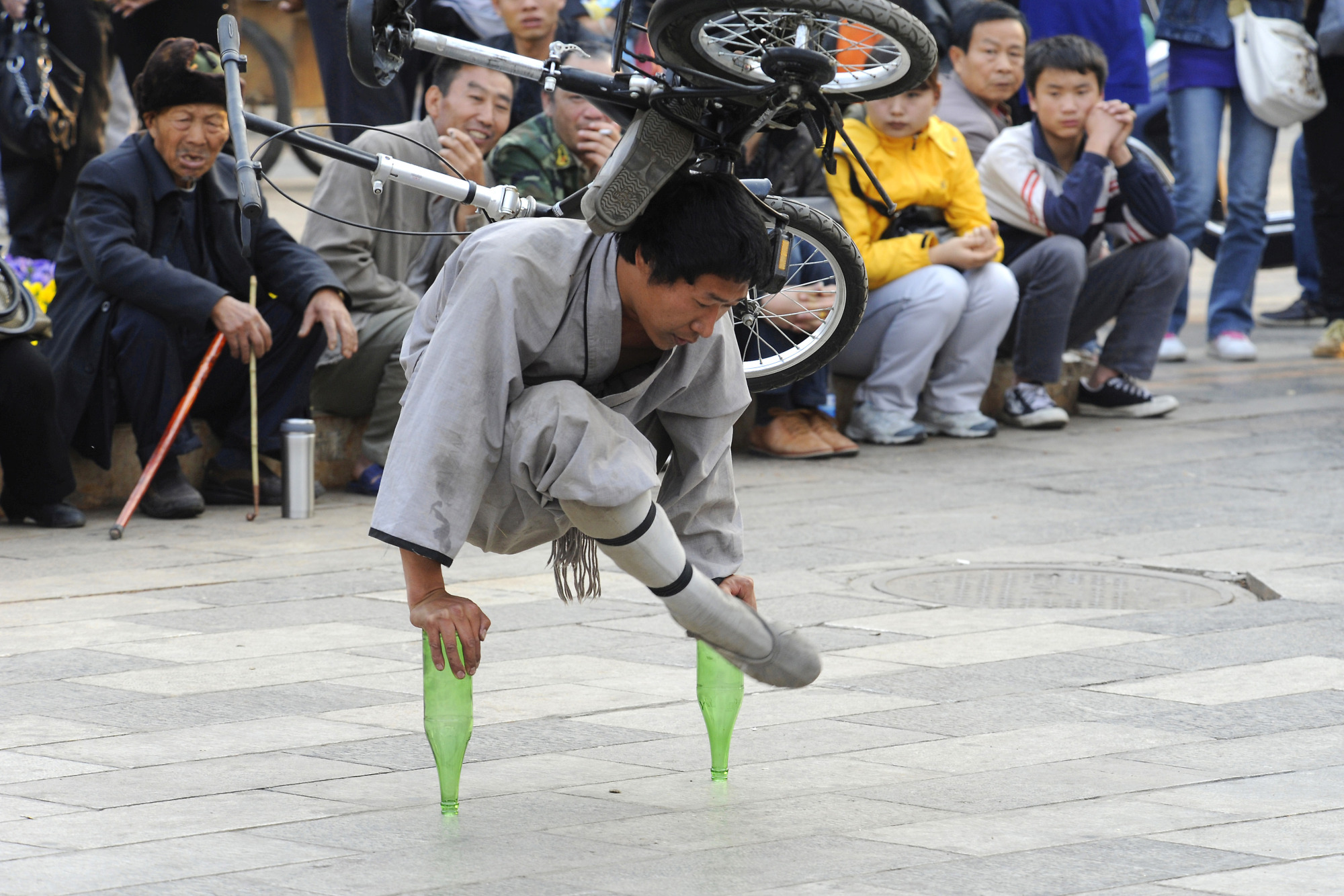 Street Performer Kunming Pictures China In Global Geography   B034 Strassenkünstler Straszenkuenstler 