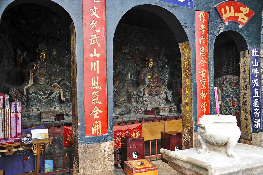 Xishan - Dragon Gate, Temple