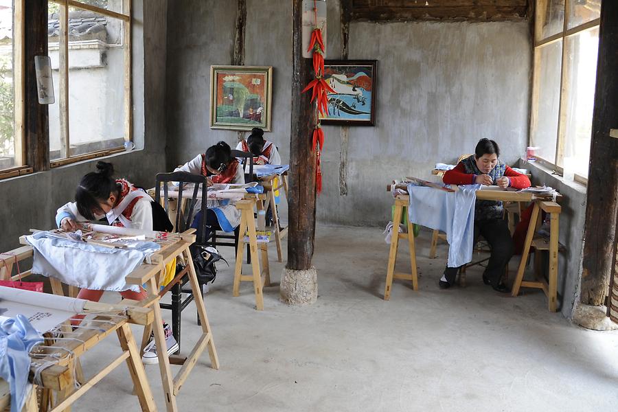 Baisha - Embroidering School