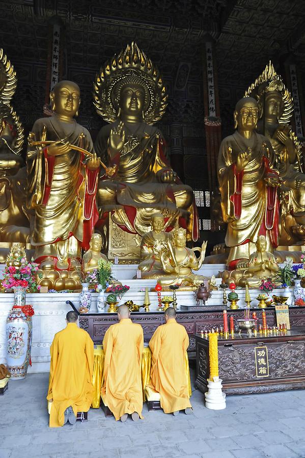 Dali - Chongsheng Temple, Monks