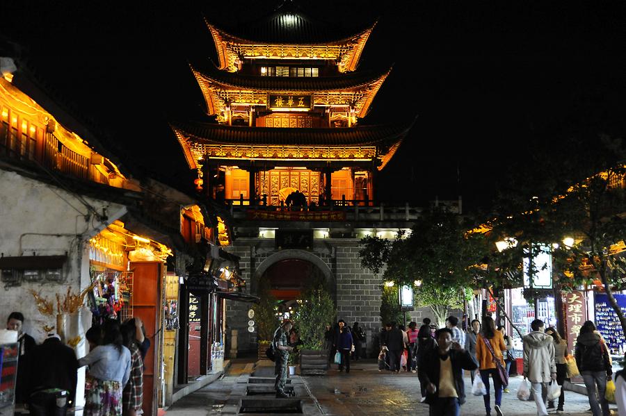 Dali - Wuhua Tower at Night