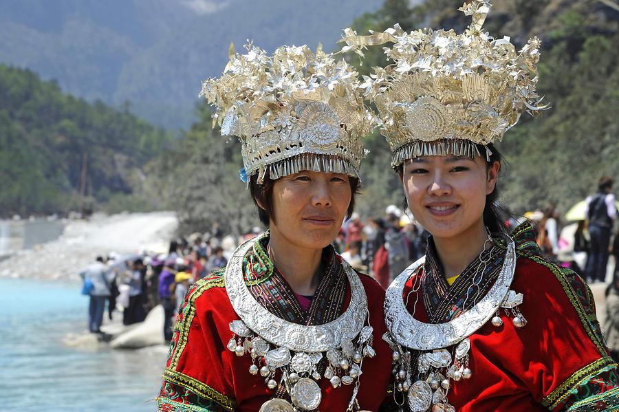 Jade Dragon Snow Mountain - Tourists Dressed up as Naxi