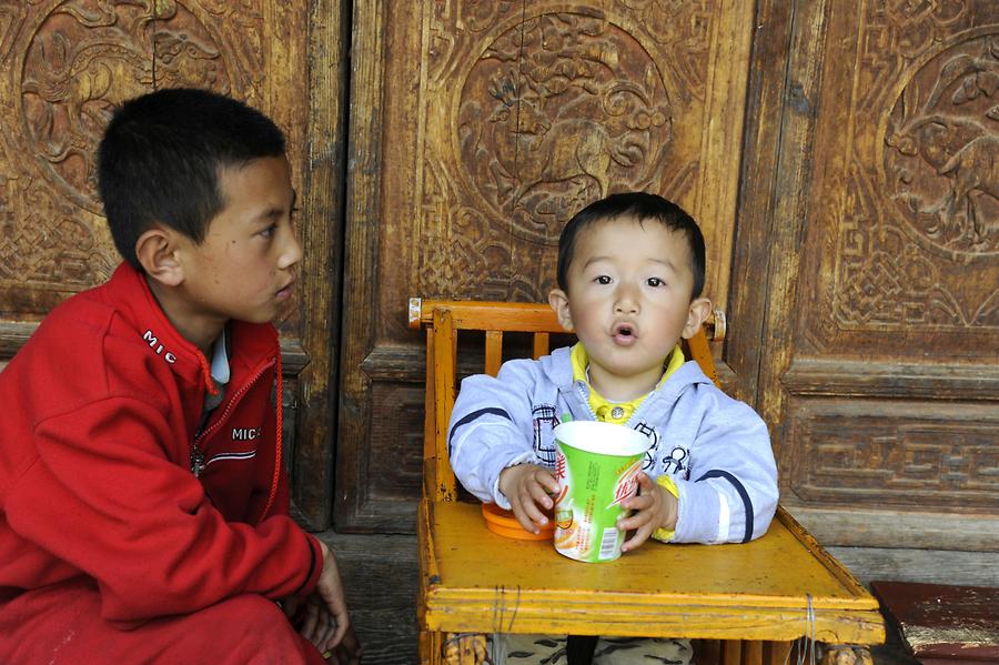 Shaxi - Bai House, Children