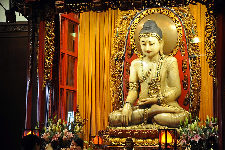 Jade Buddha Temple - Jade Buddha Statue