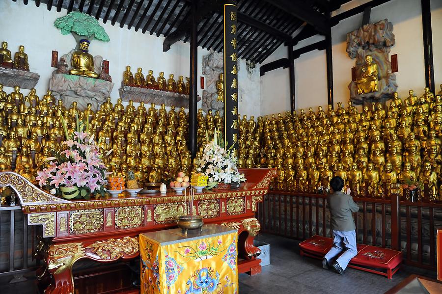 Longhua Temple - Buddha Figurines