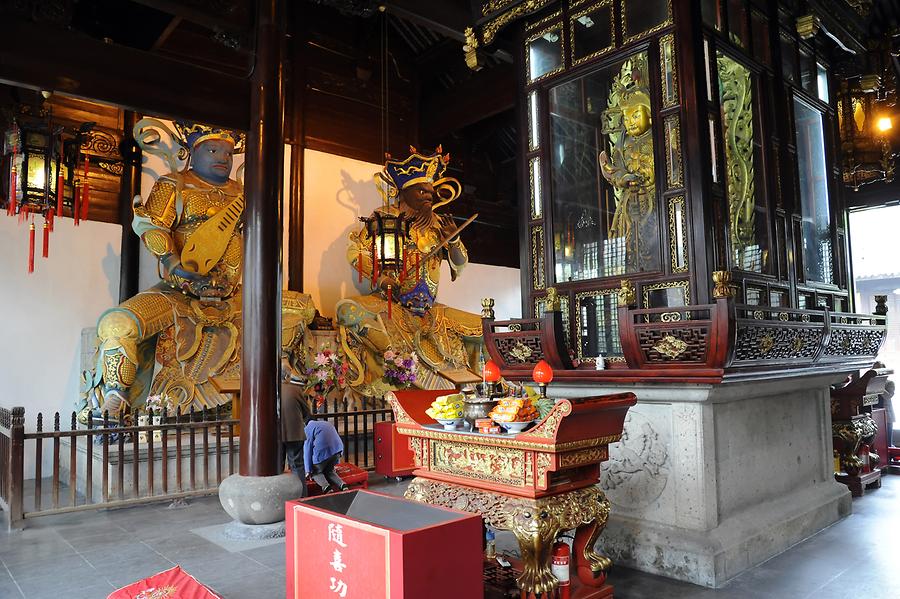 Longhua Temple - Guardians