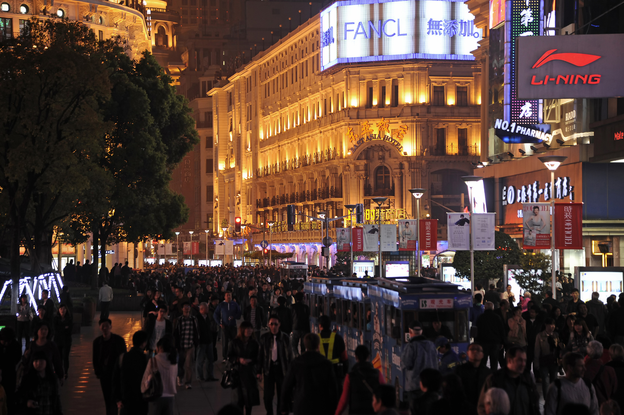 Nanjing Road at Night (2) | Shanghai | Pictures | China in Global-Geography
