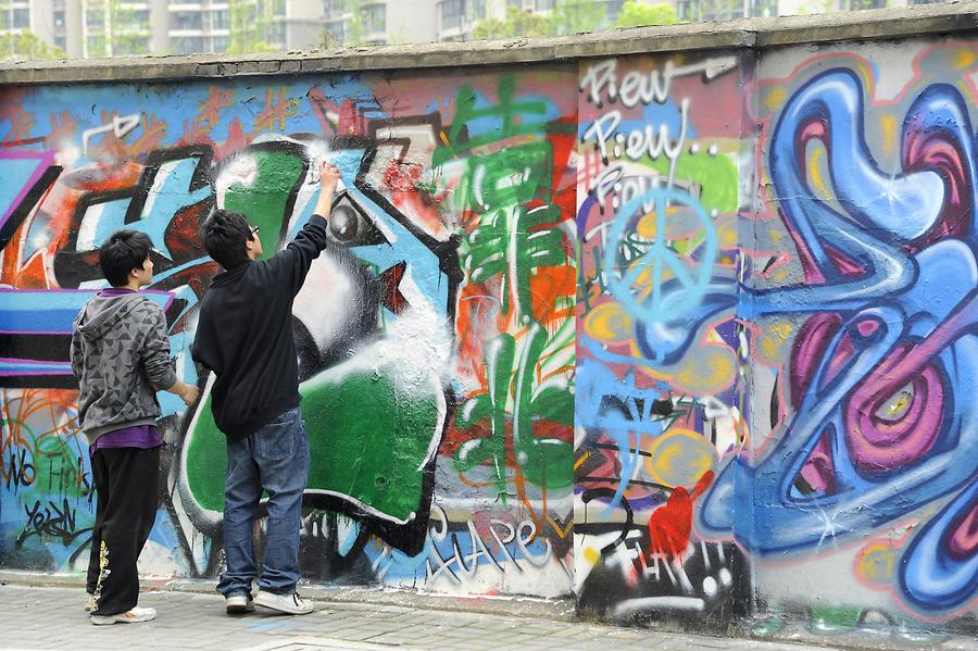Putuo District - Graffiti Sprayer