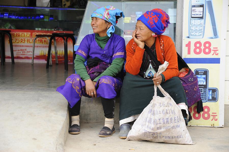Menghun - Market Women