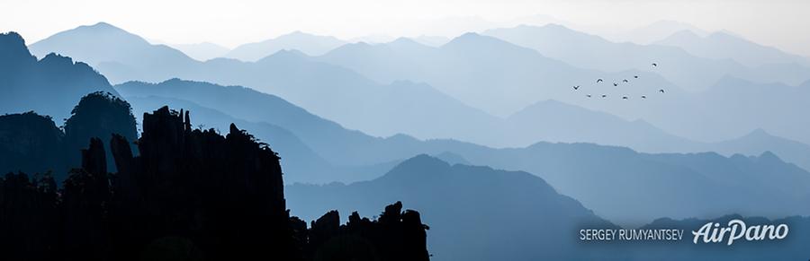 Sunset over Huangshan mountains, © AirPano 