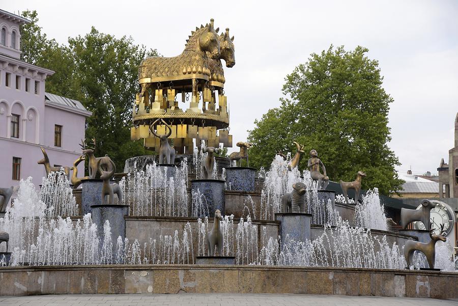 Kutaisi - David Agmashenebeli Square; Fountain