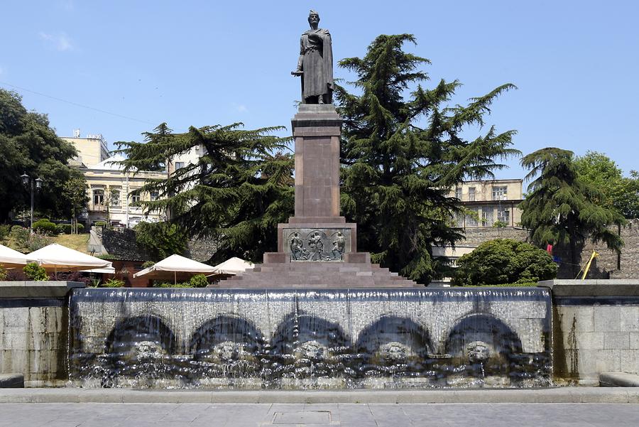 Rustaveli Avenue - Rustaveli Statue