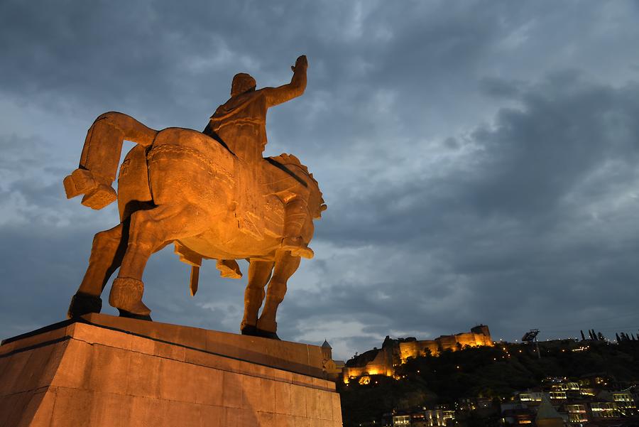 Statue of King Vakhtang at Night