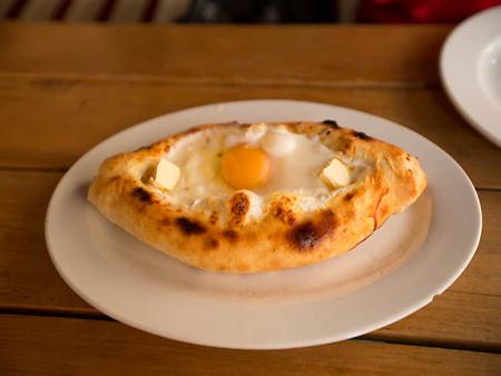 Khachapuri, Foto: source: Wikicommons unter CC 