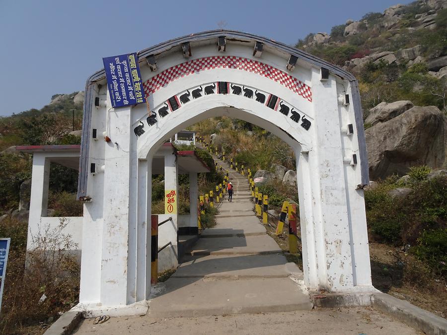 Barabar Caves - Access