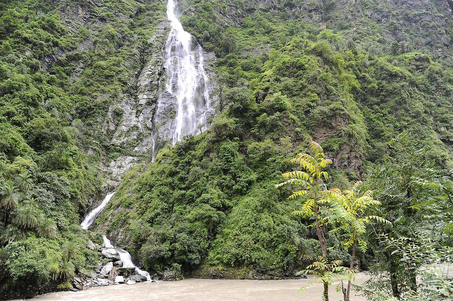 Kullu Valley - Waterfall