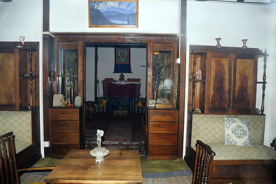 Naggar - Roerich Estate;, Inside