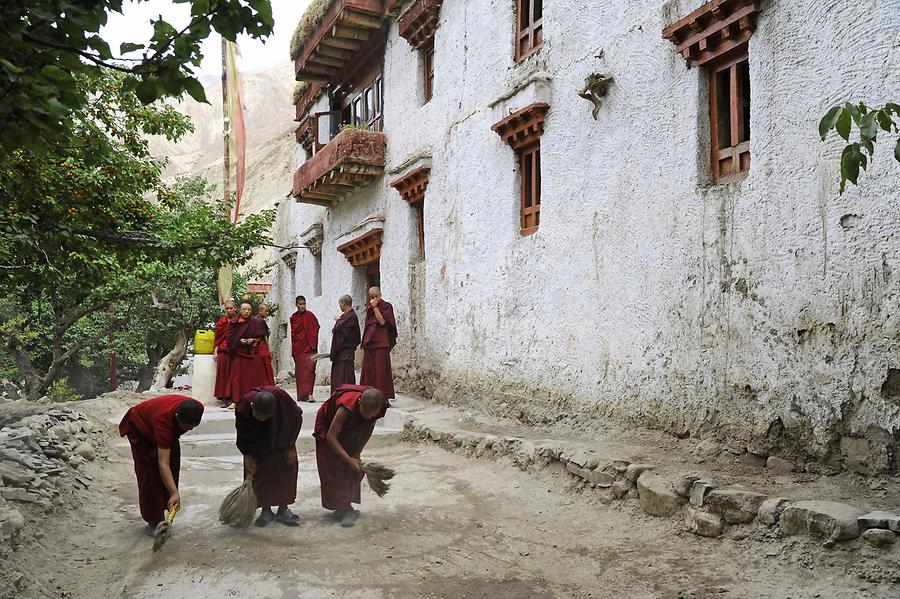 Chomoling Monastery - Nuns