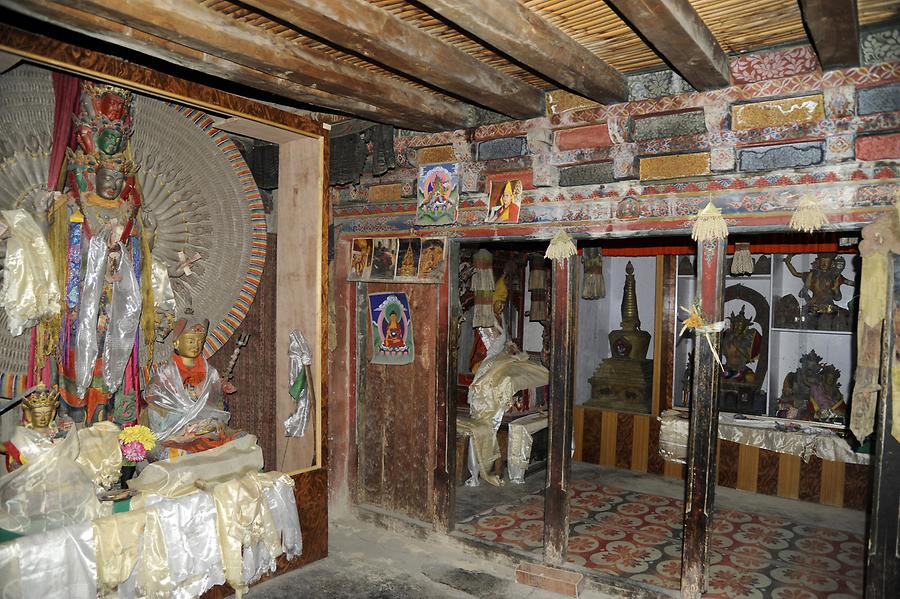 Hundar - King's Palace; Temple, Inside