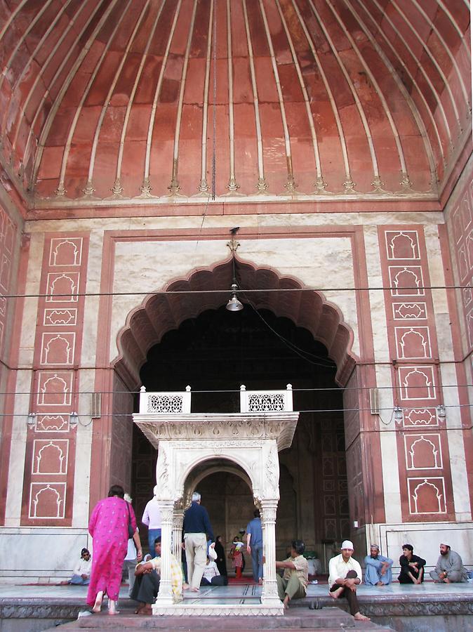Jamia Masjid, entrance