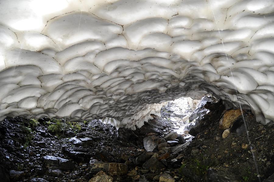 Rohtang Pass - Snow Cave