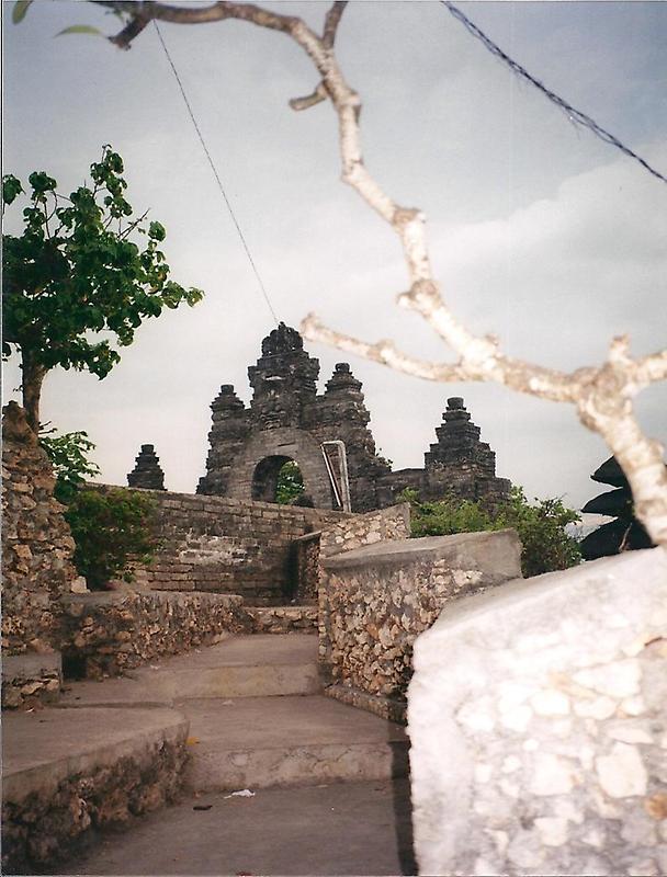 Sea Temple of Pura Luhur (1)