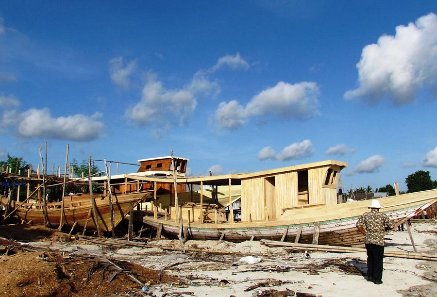 Building of Pinisi Boats