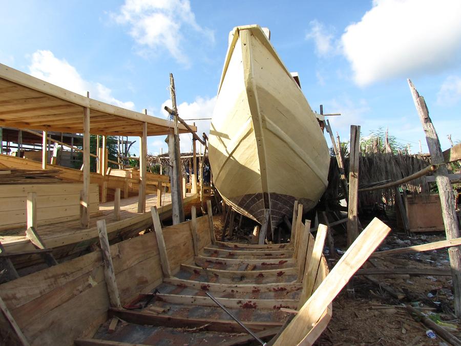 Building of Pinisi Boats