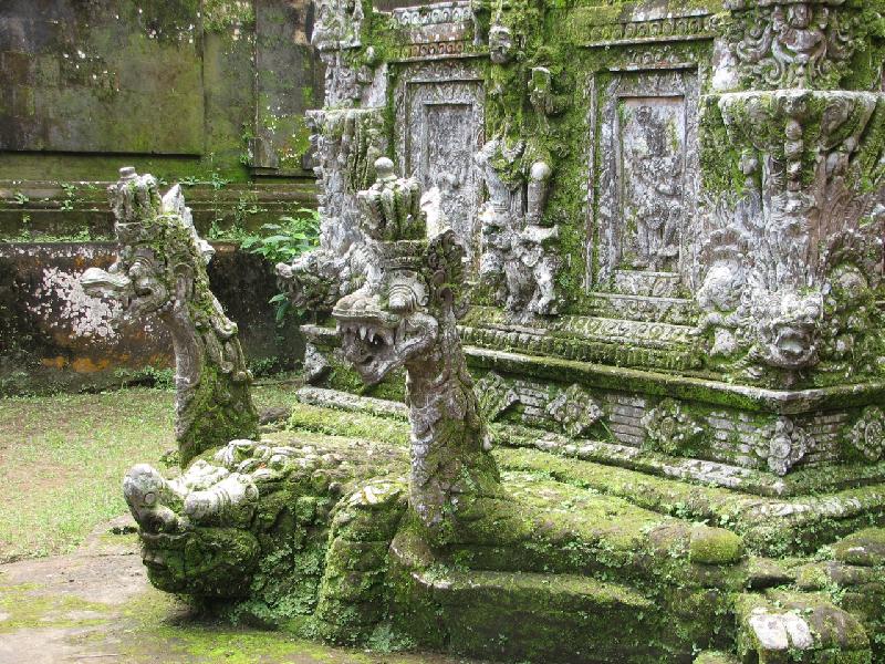 Bild '052-pura-kehen-tempel-lotosthron-erdschlangen'