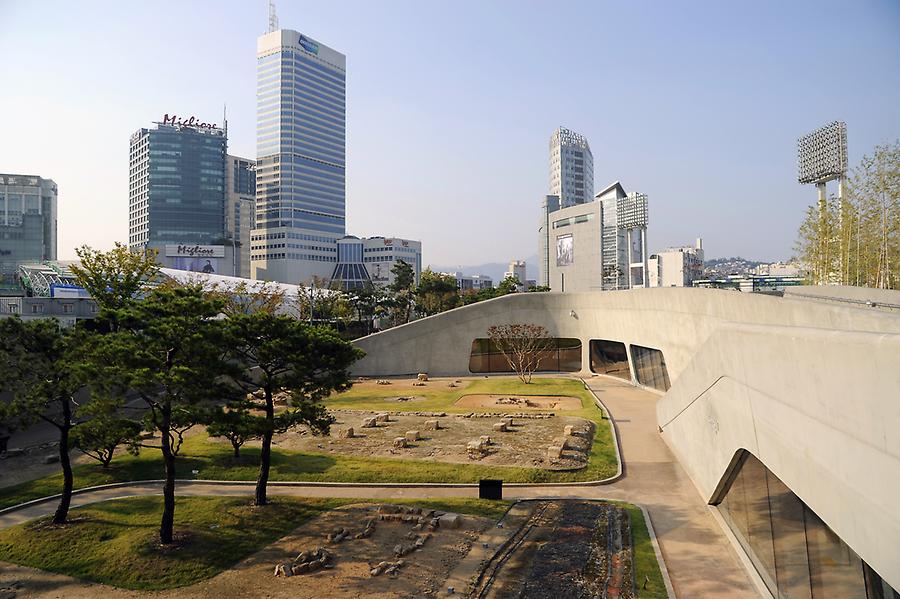 Dongdaemun plaza park (2)