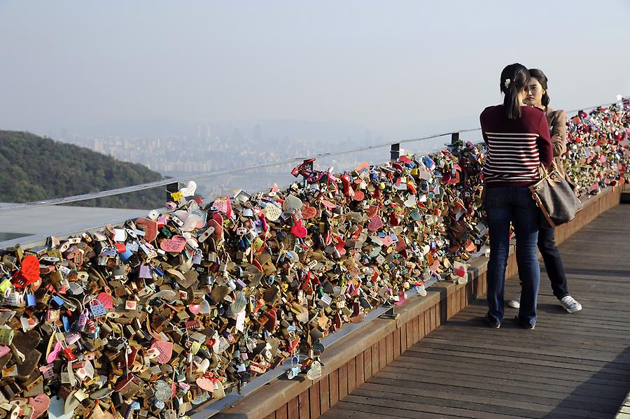 Love locks Seoul Pictures Korea, South in GlobalGeography