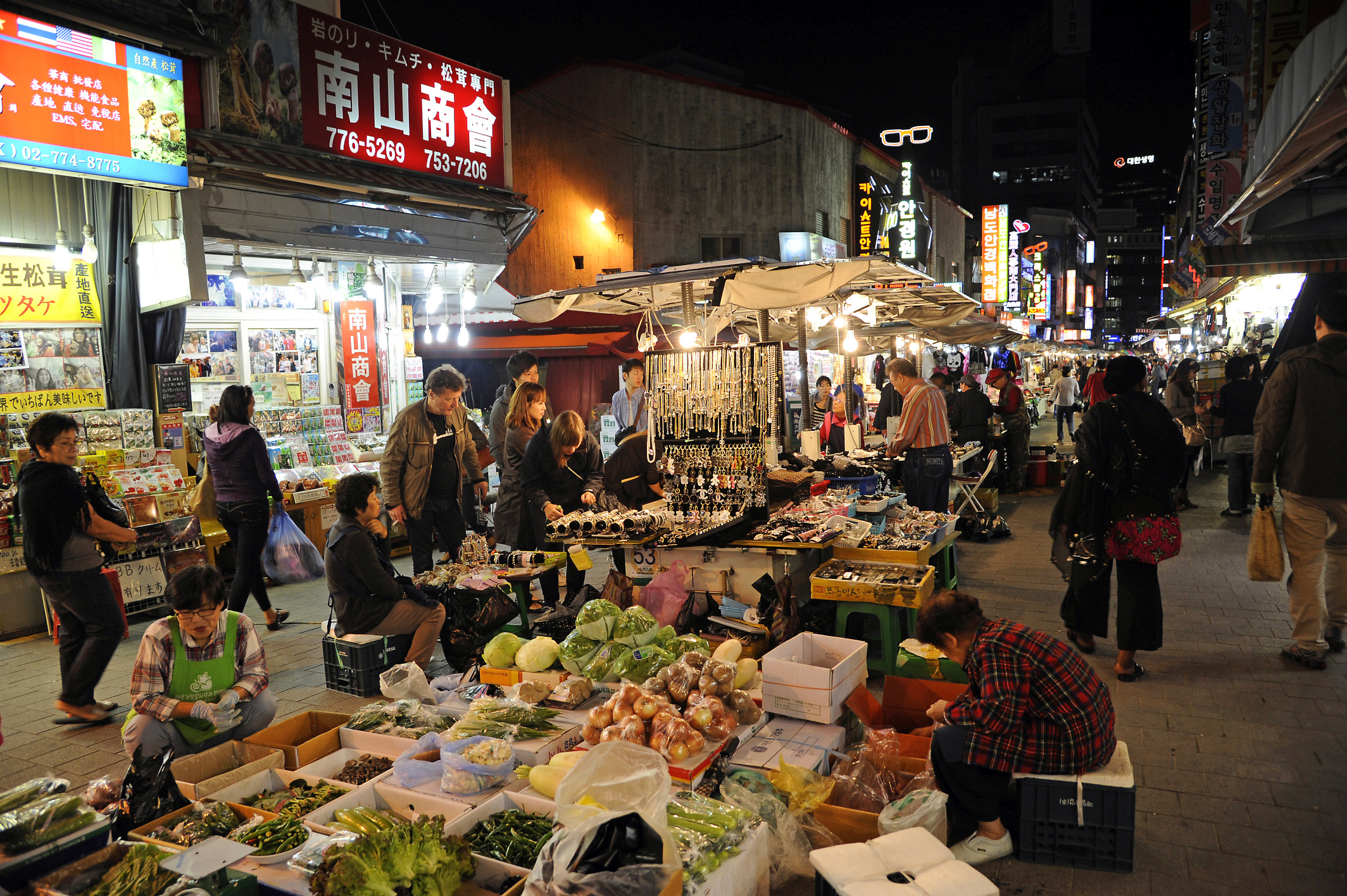 Night market  2 Seoul  Pictures Korea South in 
