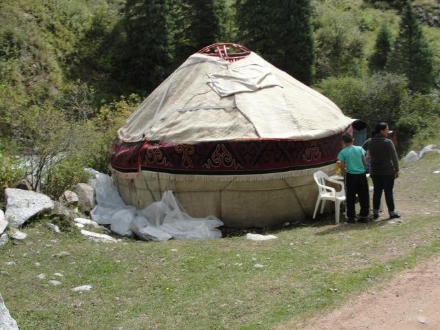 Typical Kyrgyz yurt (1)