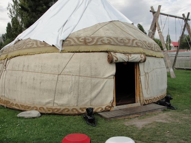 Typical Kyrgyz yurt (2)