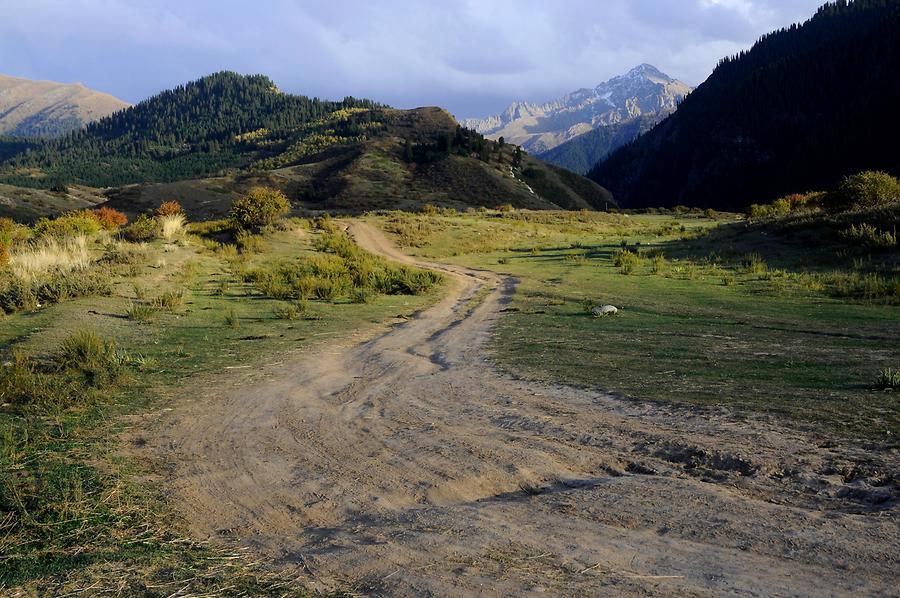 Road near Jeti-Ögüz