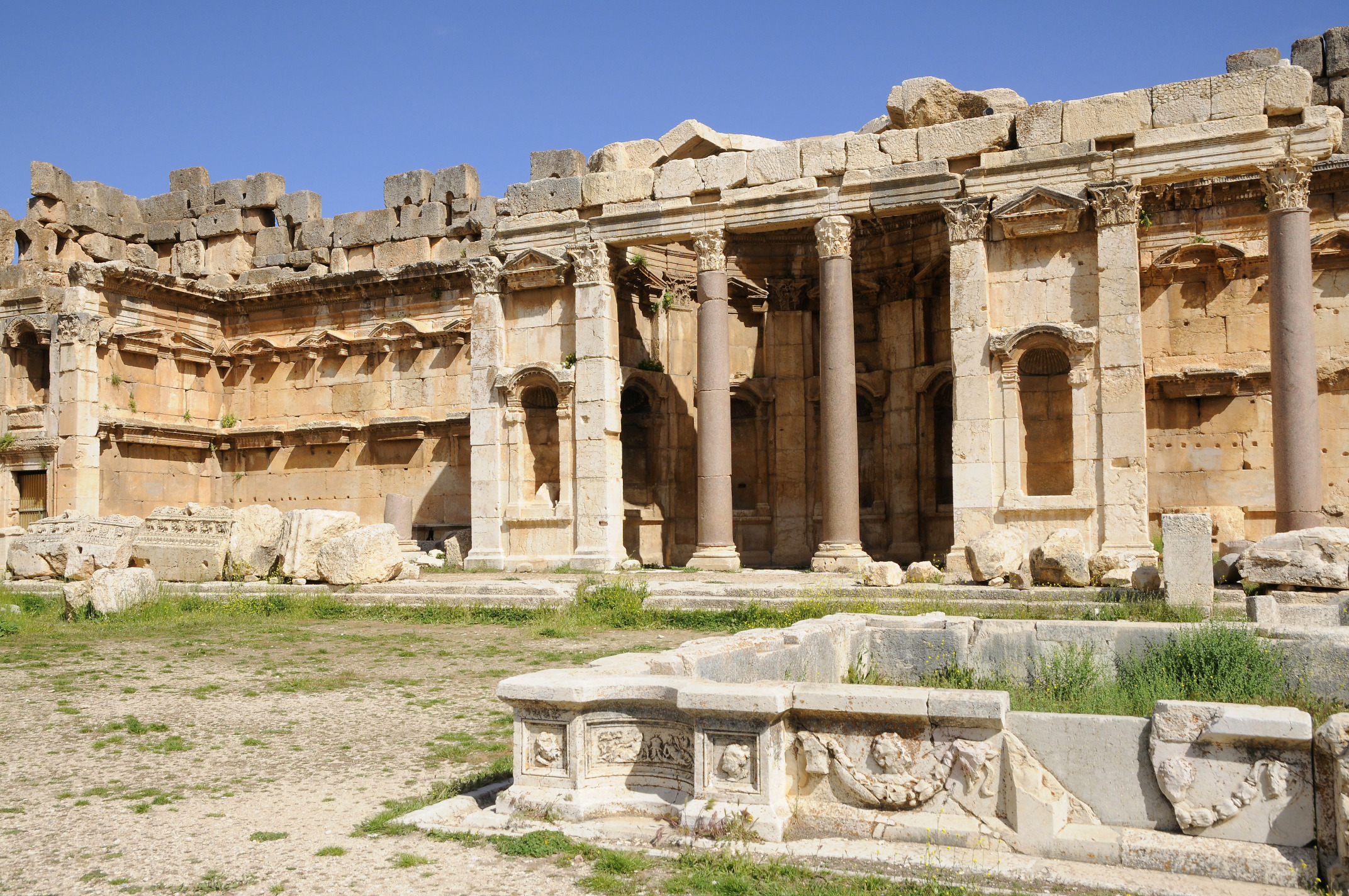 Ceremonial courtyard (5) | Baalbek | Pictures | Lebanon in Global-Geography