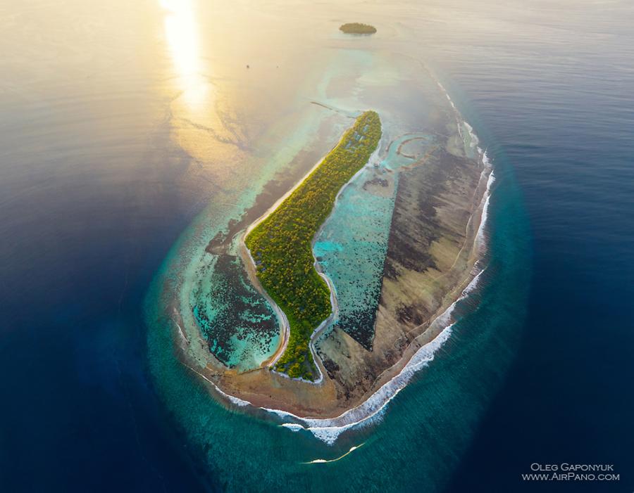 Southern Maldives - Above the Mahaddhoo Island