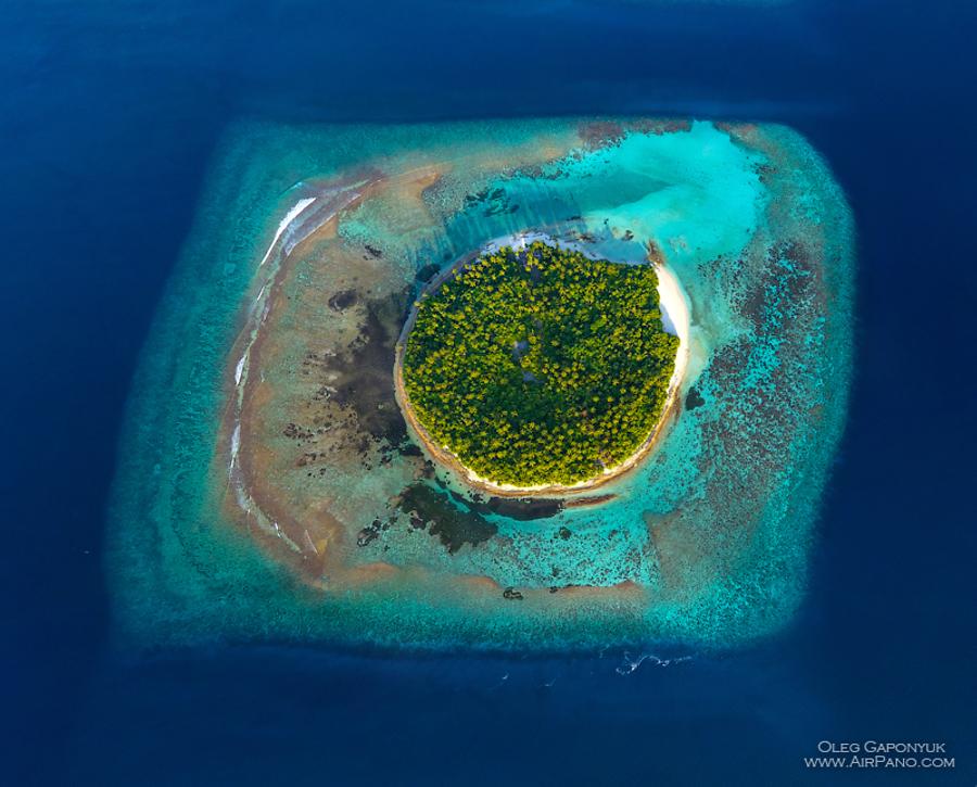 Southern Maldives - Above the Munandhoo Island