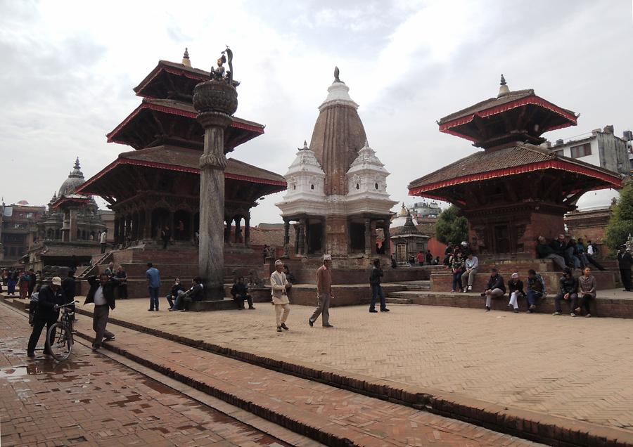 Mangal Basar Harishankar and Narayana Temple, Yoganarendramalla pillar
