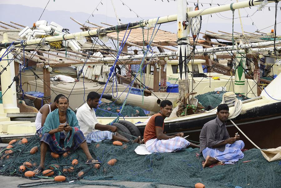 Mirbat - Harbour; Fishermen