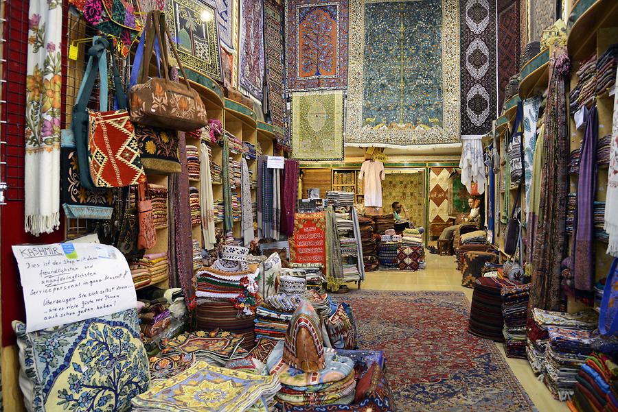 Muttrah - Suq; Carpet Dealer