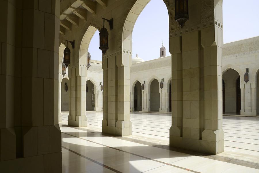 Sultan Qaboos Grand Mosque - Courtyard