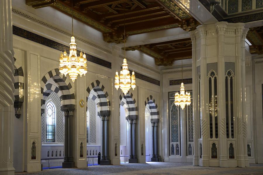 Sultan Qaboos Grand Mosque - Inside