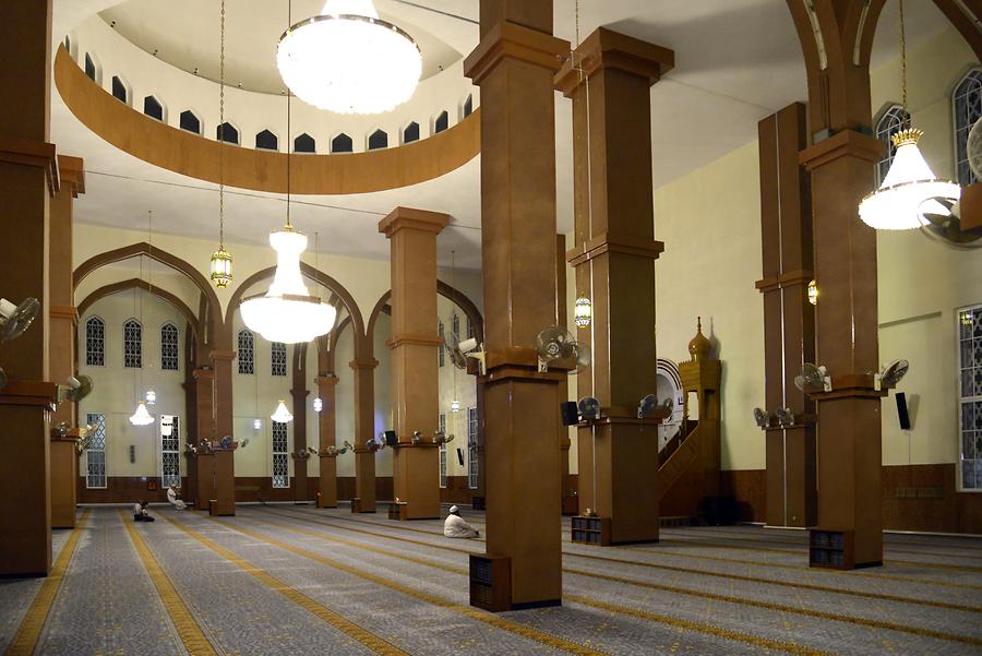 Nizwa - Sultan Qaboos Jama; Inside