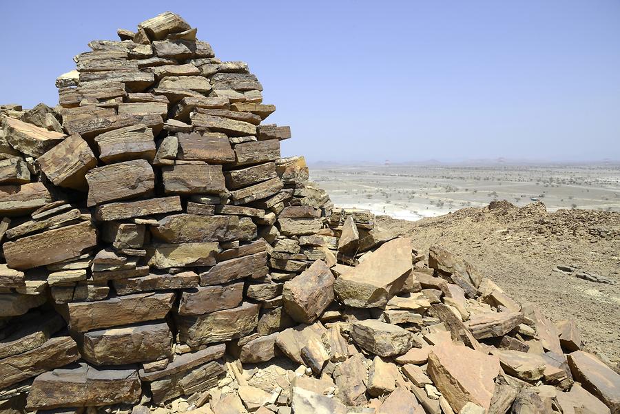 Wadi Samad - Beehive Tombs