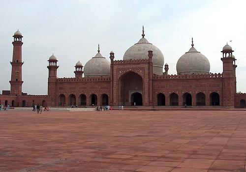 Badshahi Masjid, Photo: Ali Imran, from Wikicommons 