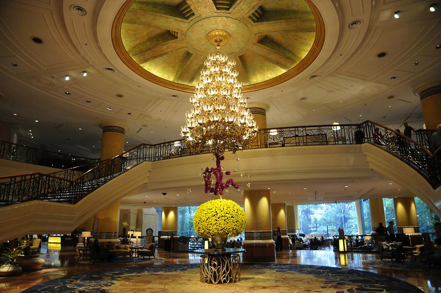Makati Shangri La lobby